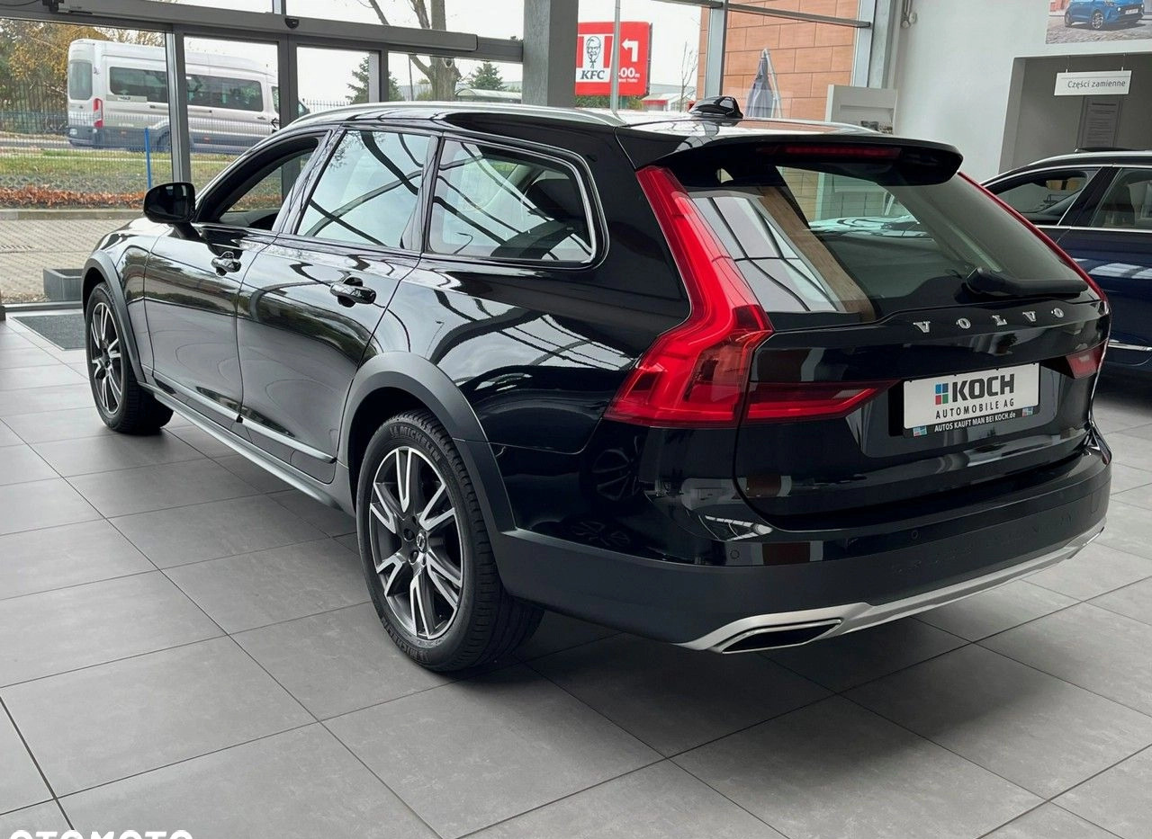 Volvo V90 Cross Country cena 159500 przebieg: 83000, rok produkcji 2019 z Krzyż Wielkopolski małe 67